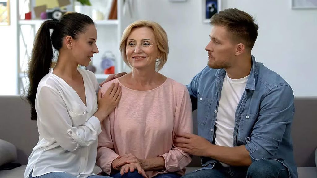 Ota qiziga jinsiy aloqani orgatadi Onlayn porno Haqiqiy, sahnalashtirilgan emas, qizlar jinsiy aloqa qilishga kondiriladi